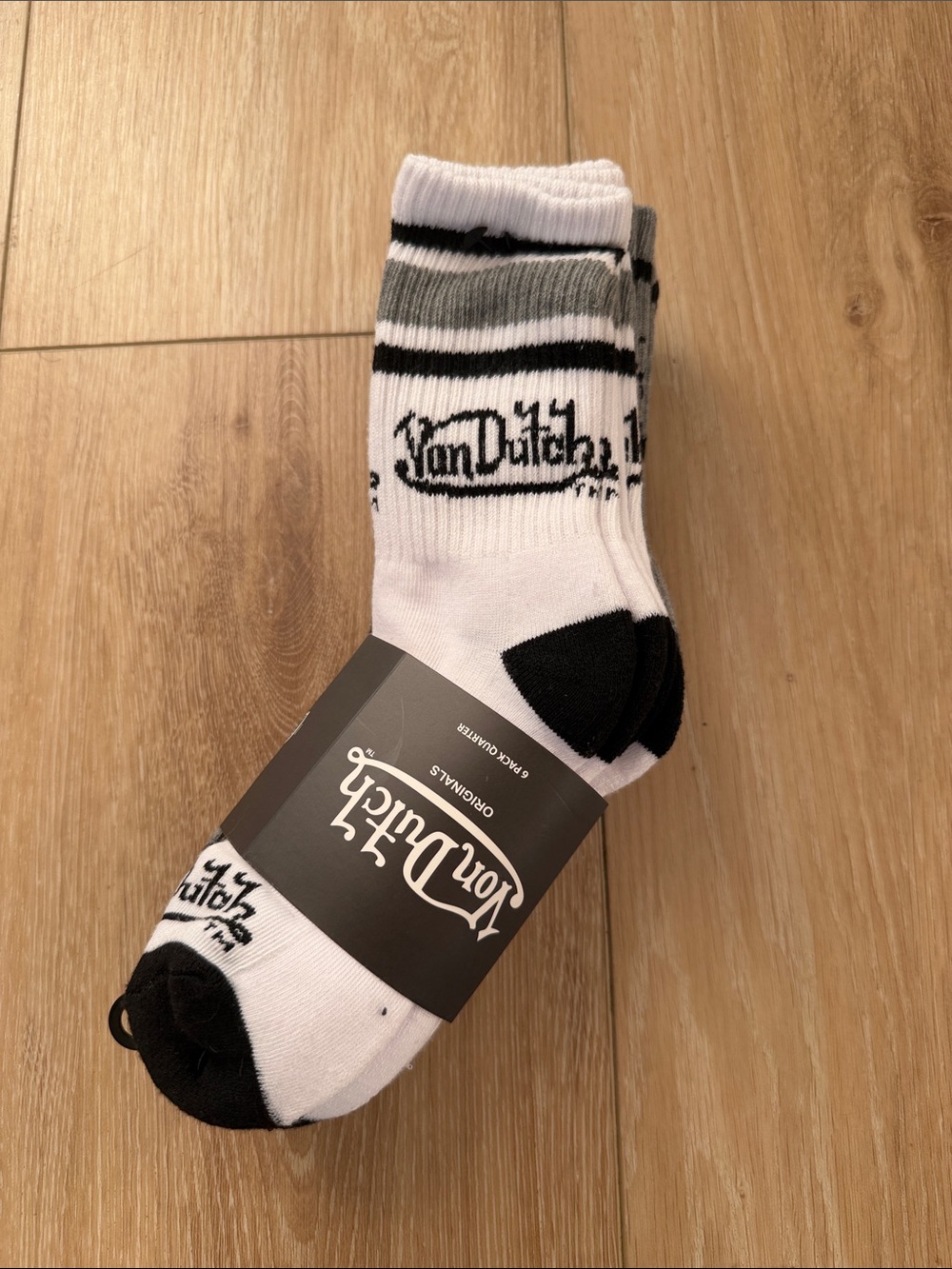Von Dutch 6-pack of White, Black & Gray Logo Crew Socks